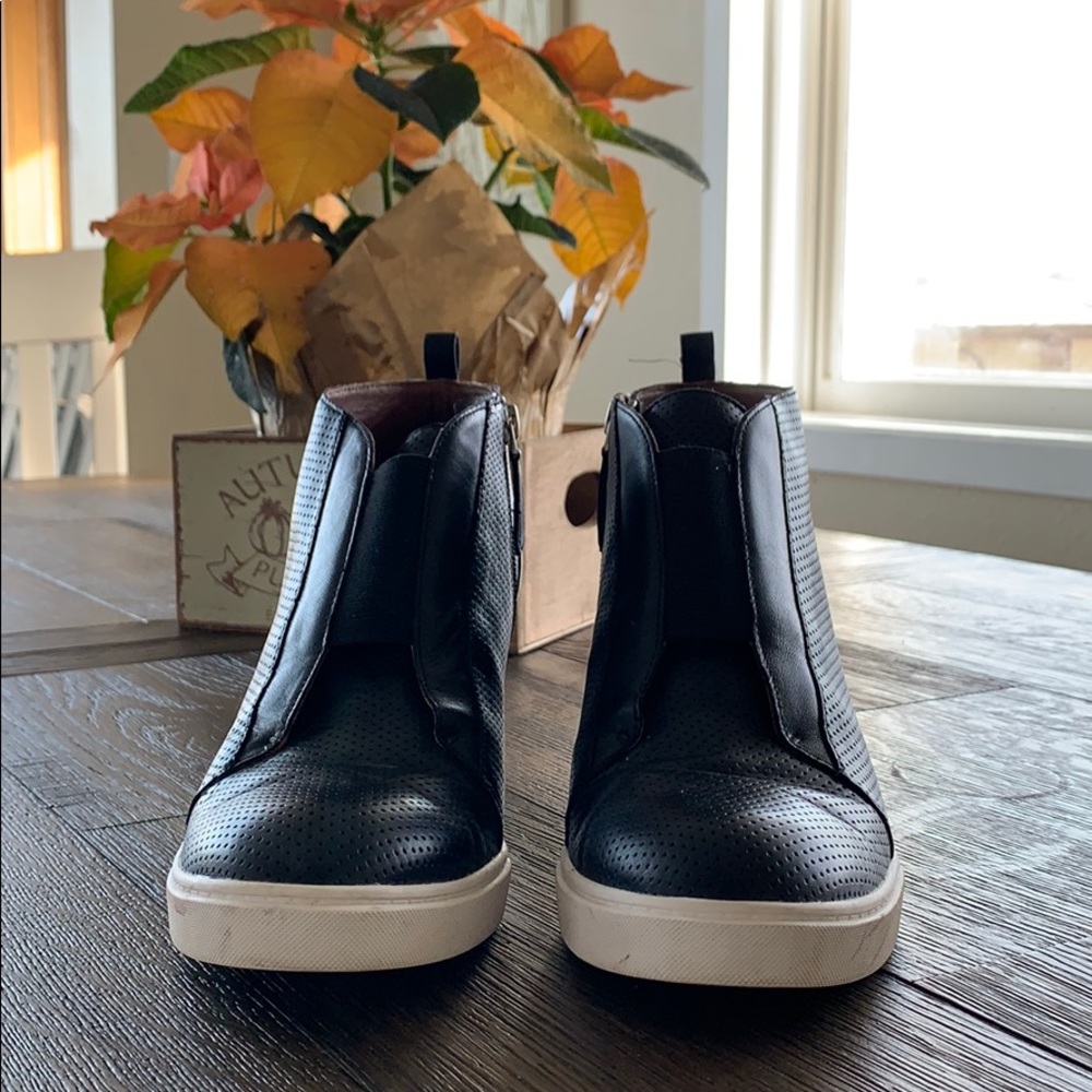 EUC Linea Paola “Anna” Wedge Sneakers